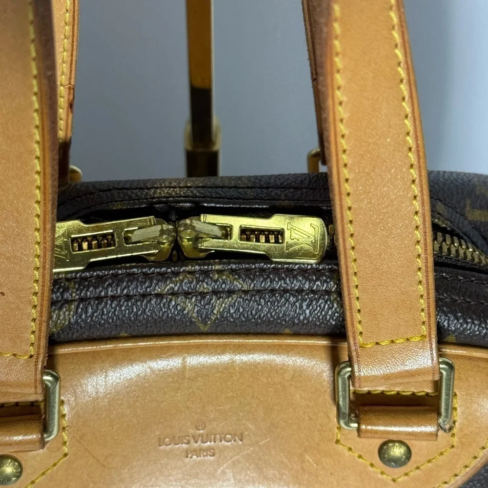 Louis Vuitton elegant louis
